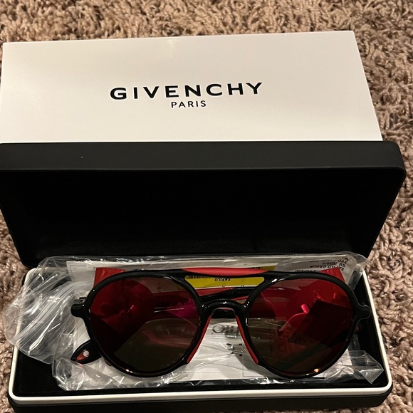Givenchy GV 7038/S Sunglasses Black Red – Unisex, Made in Italy NIB - Picture 1 of 15